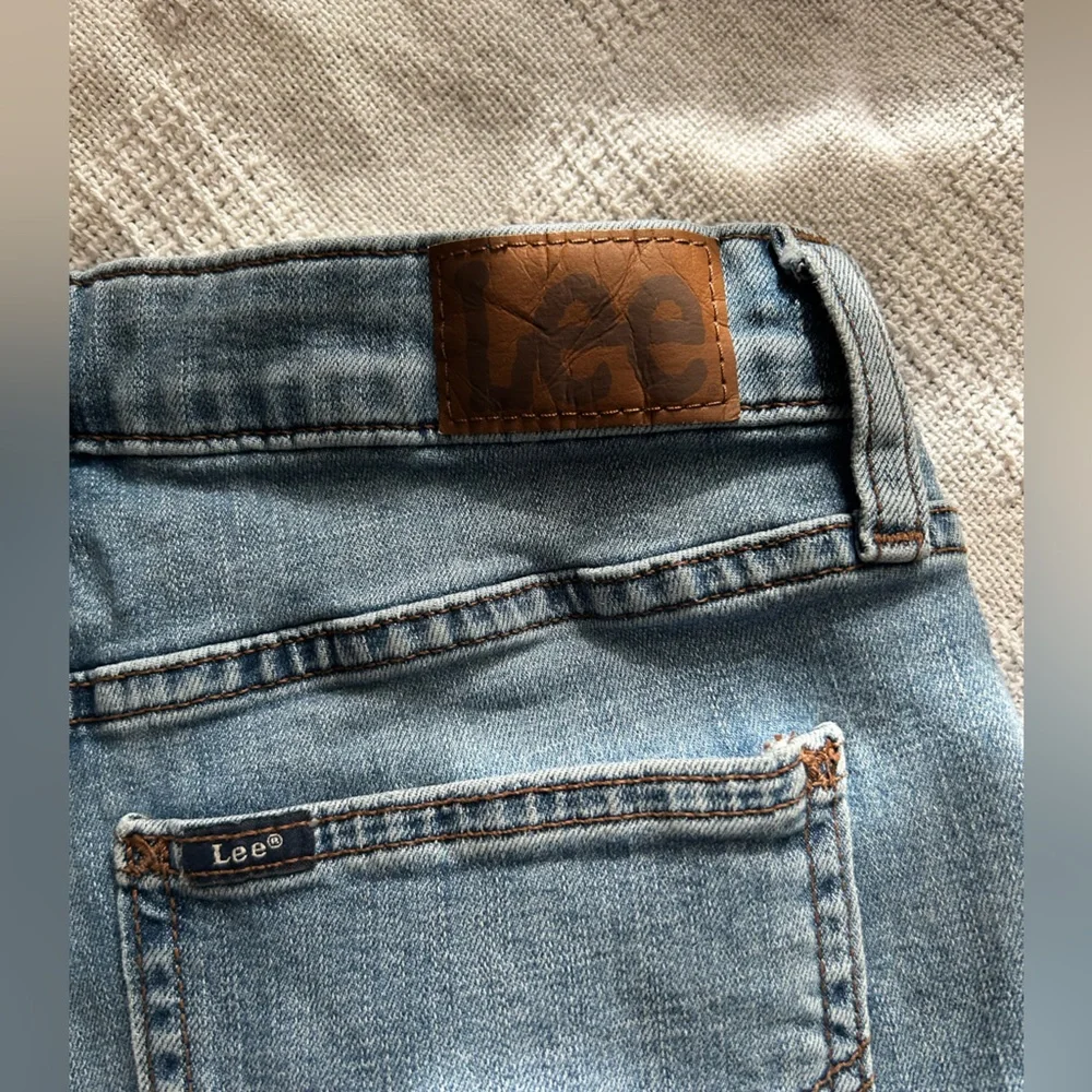 Lee Denim Bermuda Shorts mid rise size 8 - Picture 3 of 8